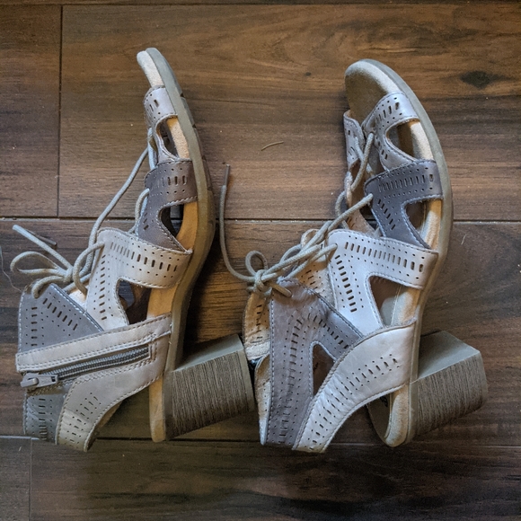 Earth Brand Heels size 8 - Picture 2 of 4